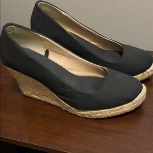 Black wedge shoes